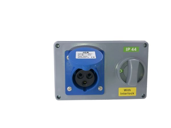 32A 3 Pin Wall Mounted Interlocking Socket 240V IP44